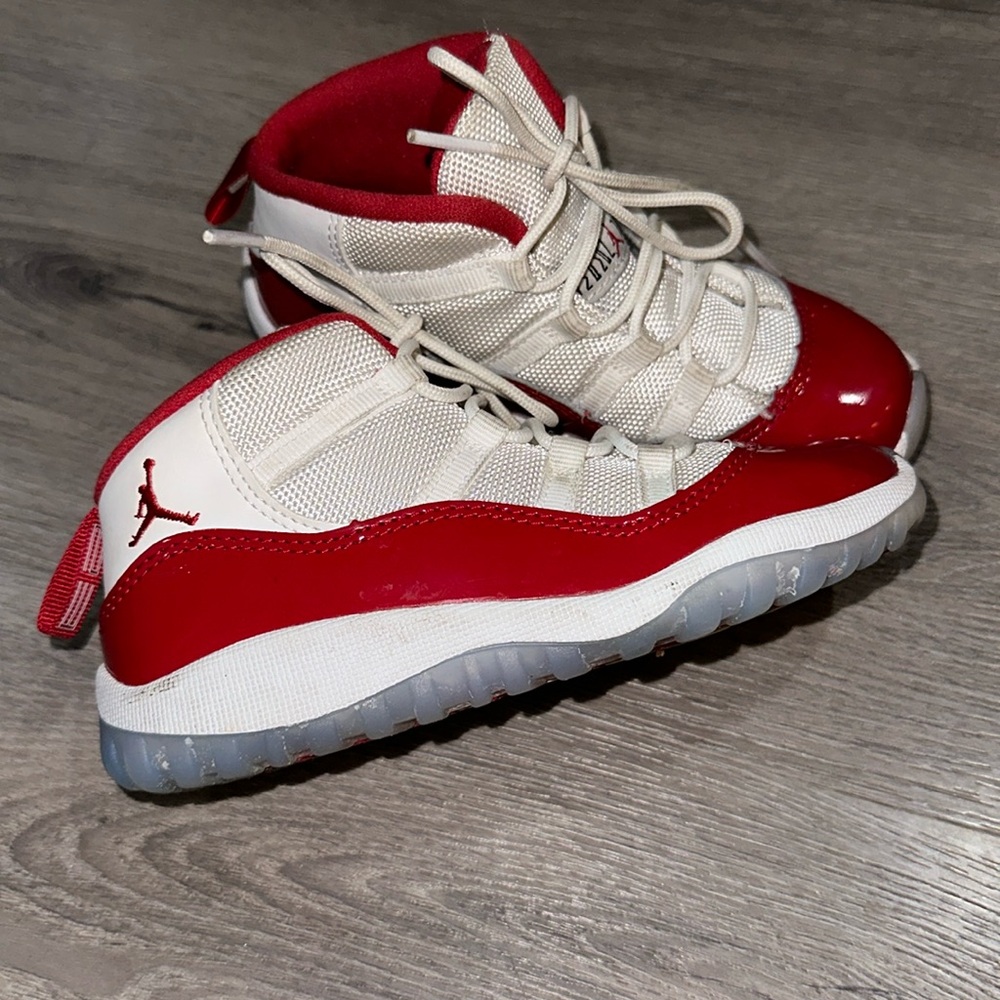 Air Jordan 11 Retro Cherry
